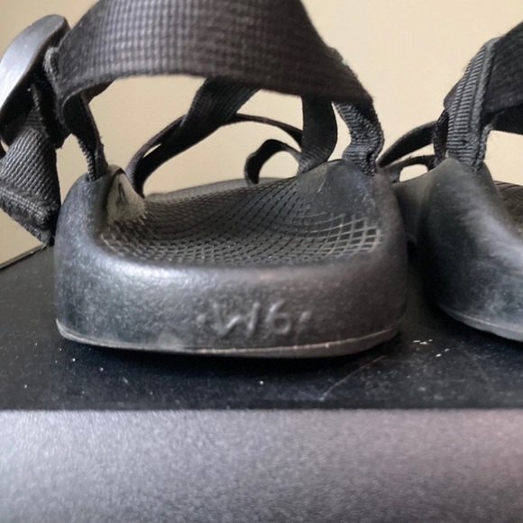 Chaco | Z2 Classic Original Minimalist Strappy Outdoor Sandals - Picture 6 of 11